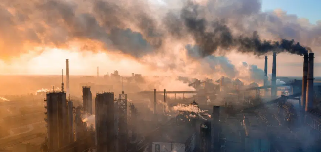 مطالب برلمانية بإخراج الأحياء الصناعية الملوِّثة إلى خارج المدار الحضري لمدينة الدار البيضاء