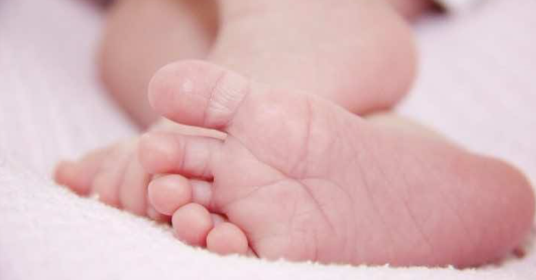 "ما تقيش ولدي" تدعو لتحقيق عاجل بعد وفاة رضيعة داخل حضانة بطنجة