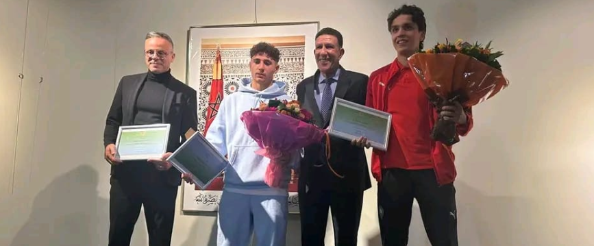 قنصلية المغرب في بروكسل تكرم أبطال مونديال شيلي علي معمر وأنس تجاورت